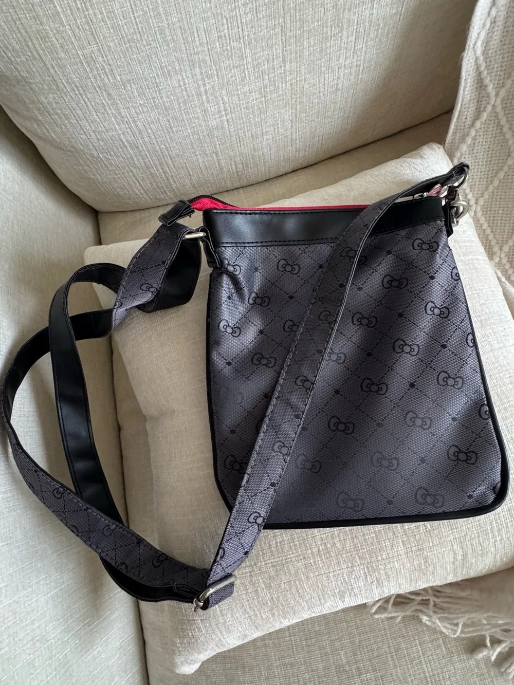 Sanrio Hello Kitty Crossbody Bag Gray Black Red Bow Shoulder Purse 2013
